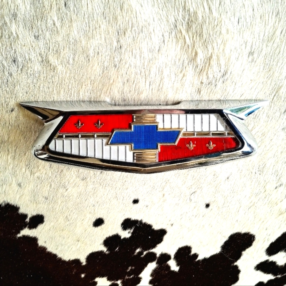RARE/ORIGINAL 1954 Chevrolet Bel Air Hood Emblem OEM# 3705031